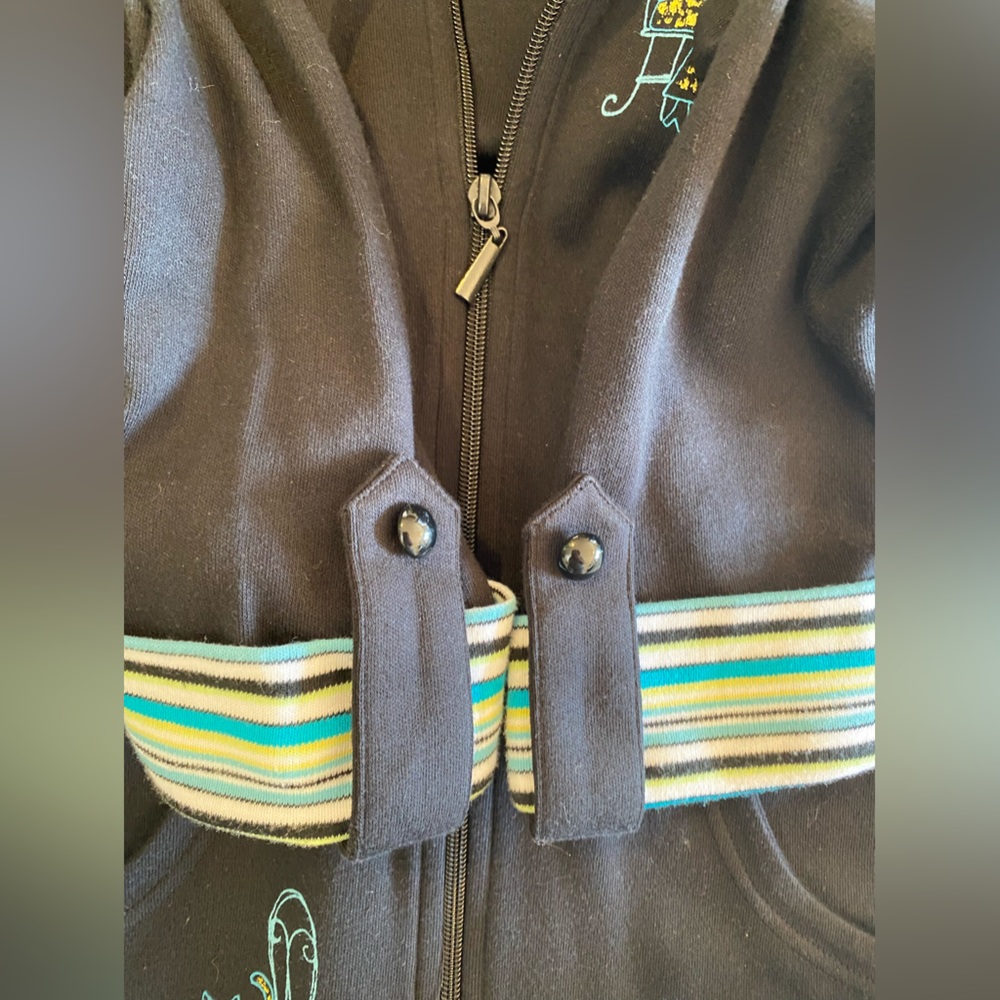 Breckenridge jacket. sidewalk café. Navy blue with cat design. Size small. - Picture 13 of 16